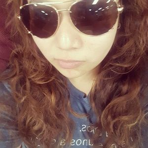 Meet your Posher, Elda